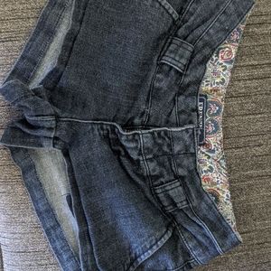 Frenzy Jean Shorts Size 3